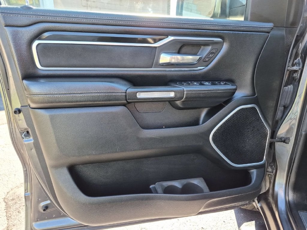 2020 RAM 1500 Laramie Crew Cab 4x4 5'7' Box
