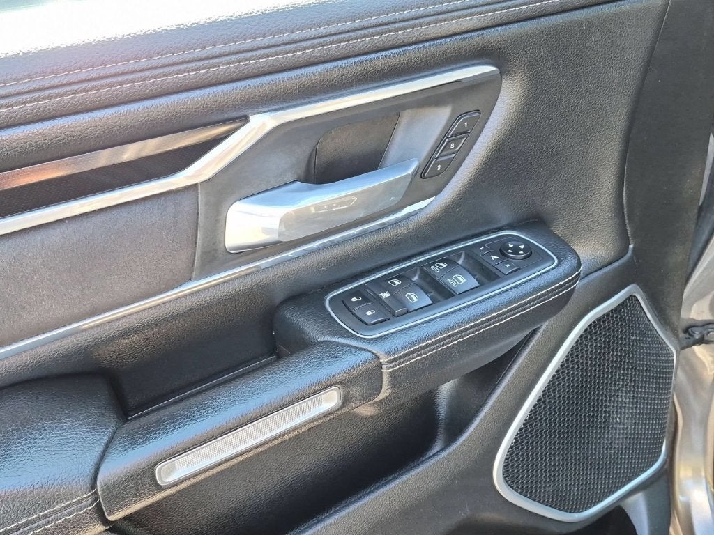 2020 RAM 1500 Laramie Crew Cab 4x4 5'7' Box