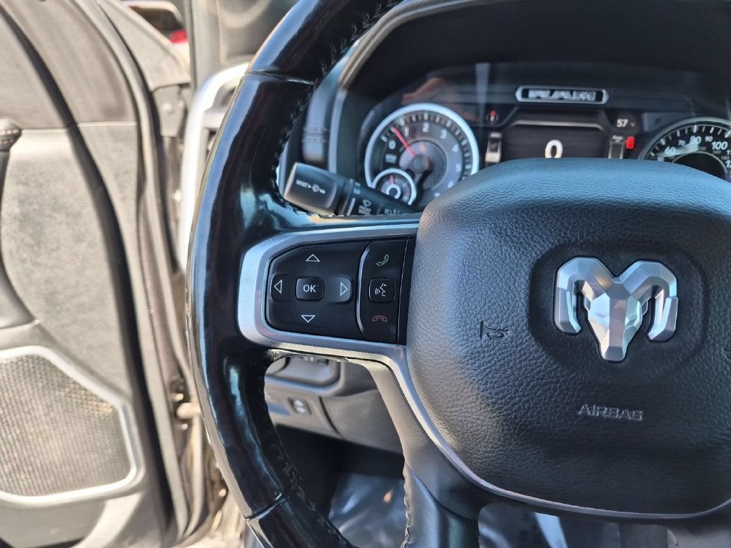 2020 RAM 1500 Laramie Crew Cab 4x4 5'7' Box