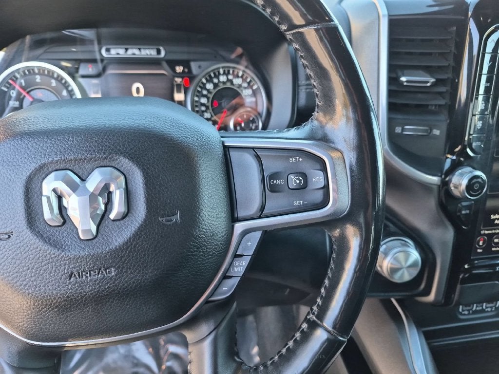 2020 RAM 1500 Laramie Crew Cab 4x4 5'7' Box