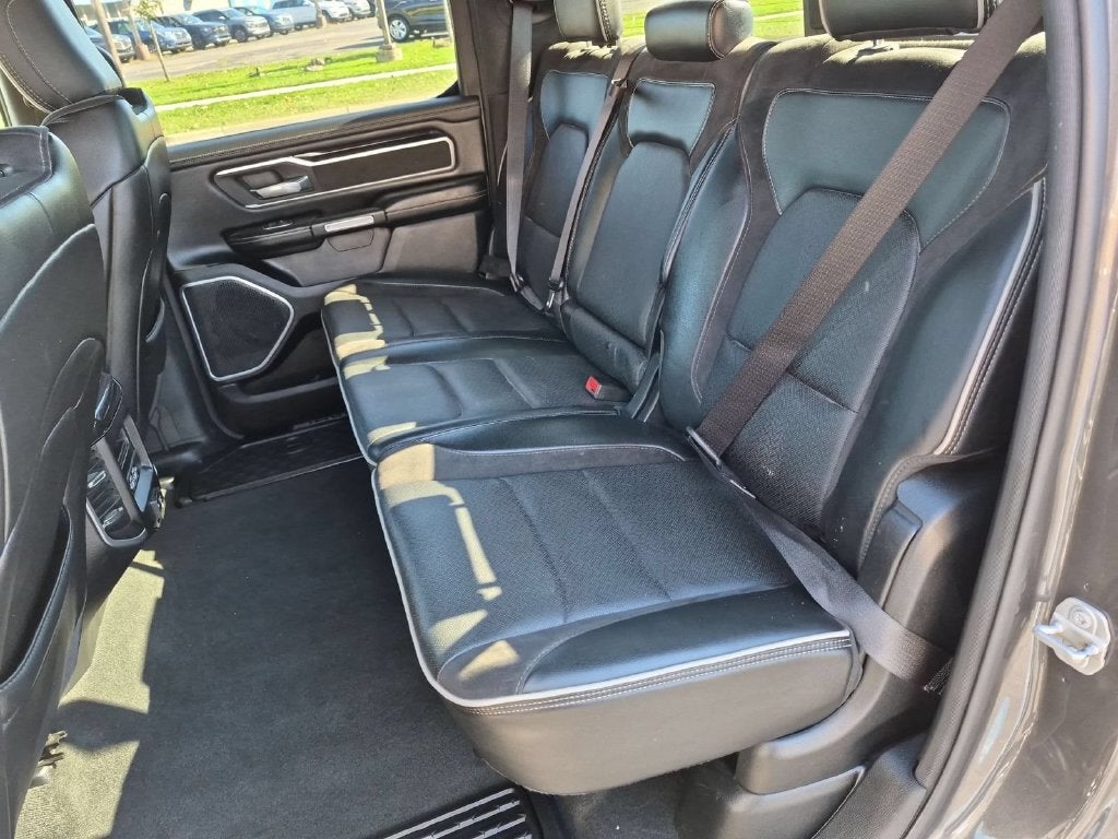 2020 RAM 1500 Laramie Crew Cab 4x4 5'7' Box