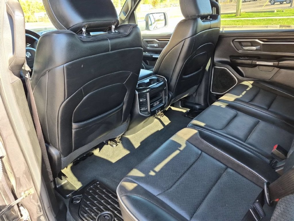 2020 RAM 1500 Laramie Crew Cab 4x4 5'7' Box