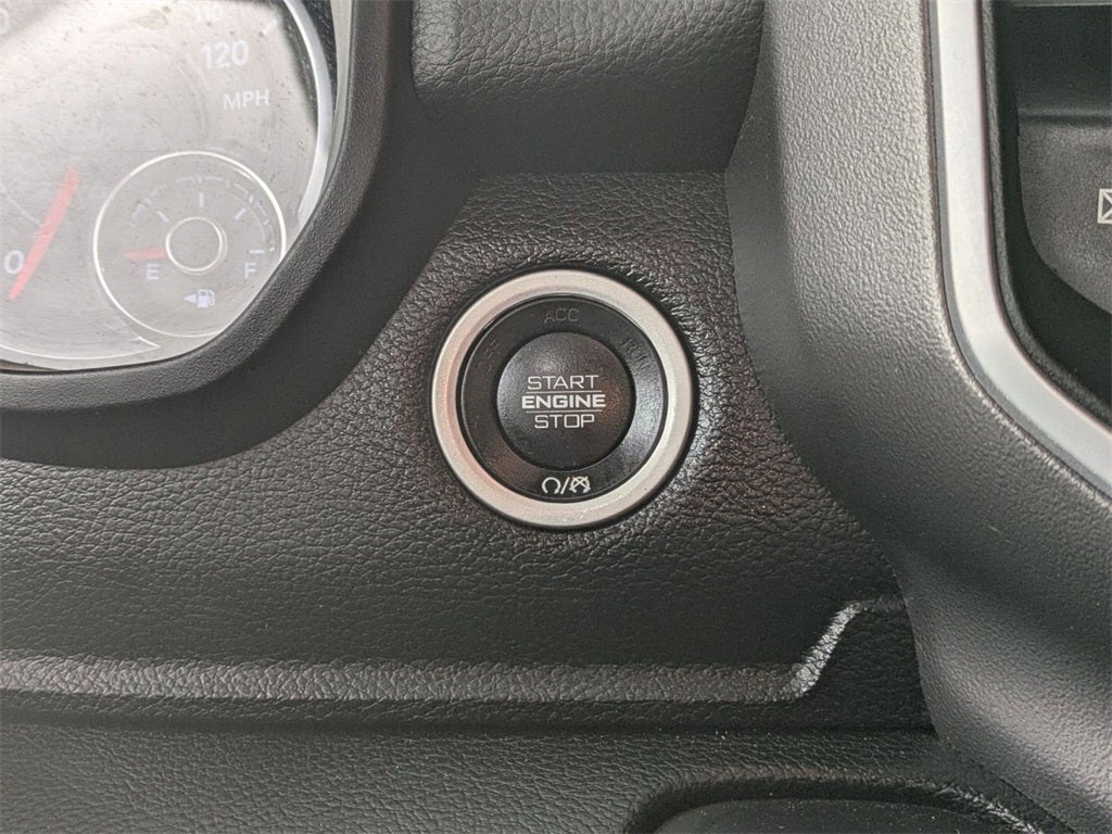 2020 RAM 1500 Big Horn Crew Cab 4x4 6'4' Box