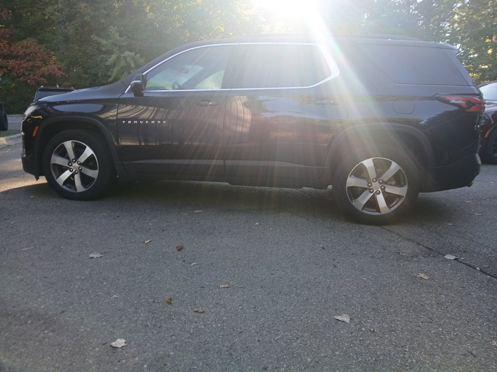 2023 Chevrolet Traverse AWD LT Leather