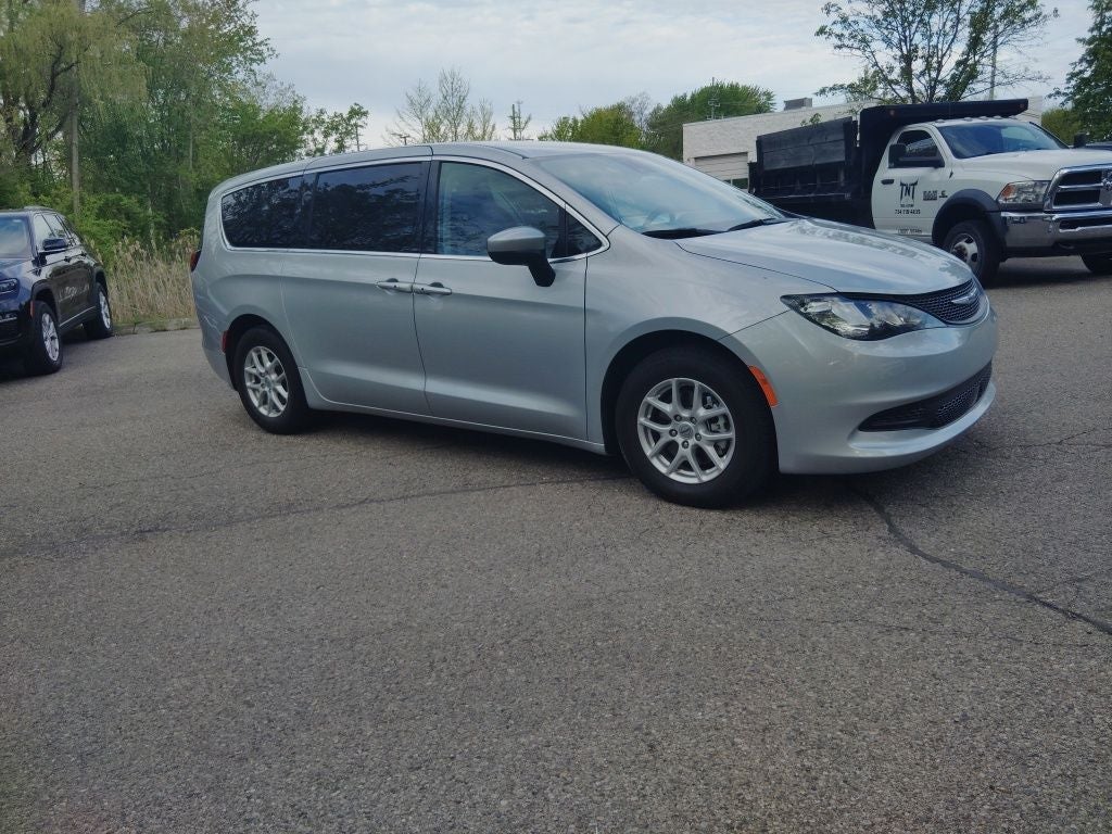 2023 Chrysler Voyager LX