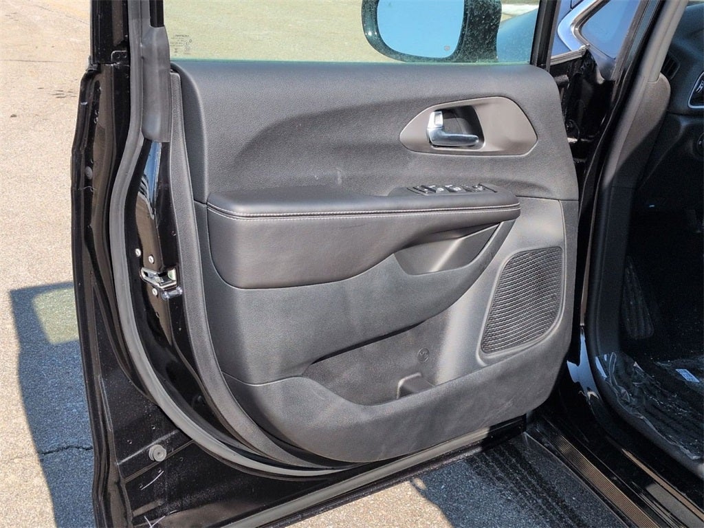 2026 Chrysler Voyager VOYAGER LX