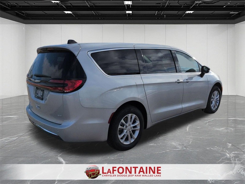 2026 Chrysler Pacifica PACIFICA SELECT AWD