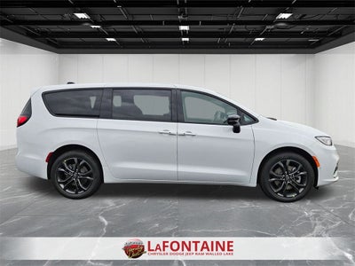 2026 Chrysler Pacifica PACIFICA SELECT AWD