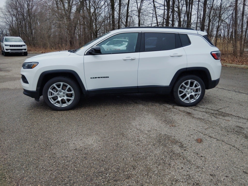 2023 Jeep Compass Latitude Lux FWD