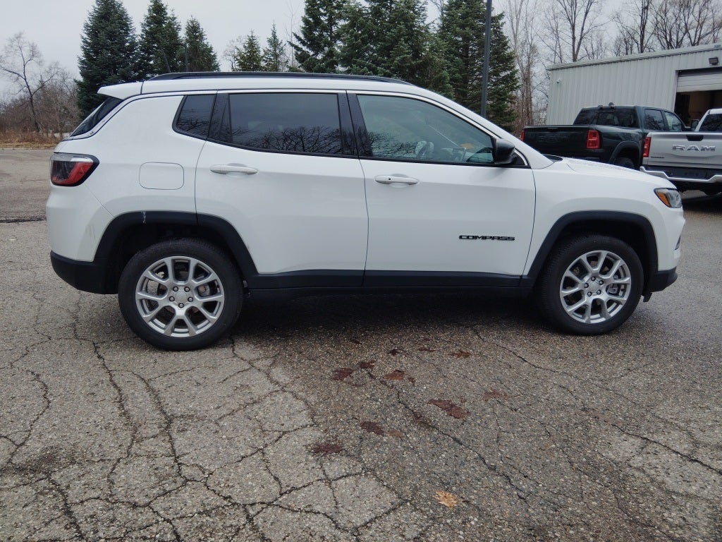 2023 Jeep Compass Latitude Lux FWD