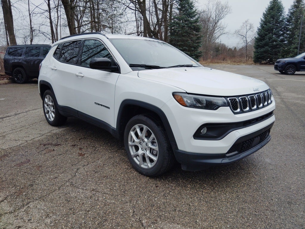 2023 Jeep Compass Latitude Lux FWD