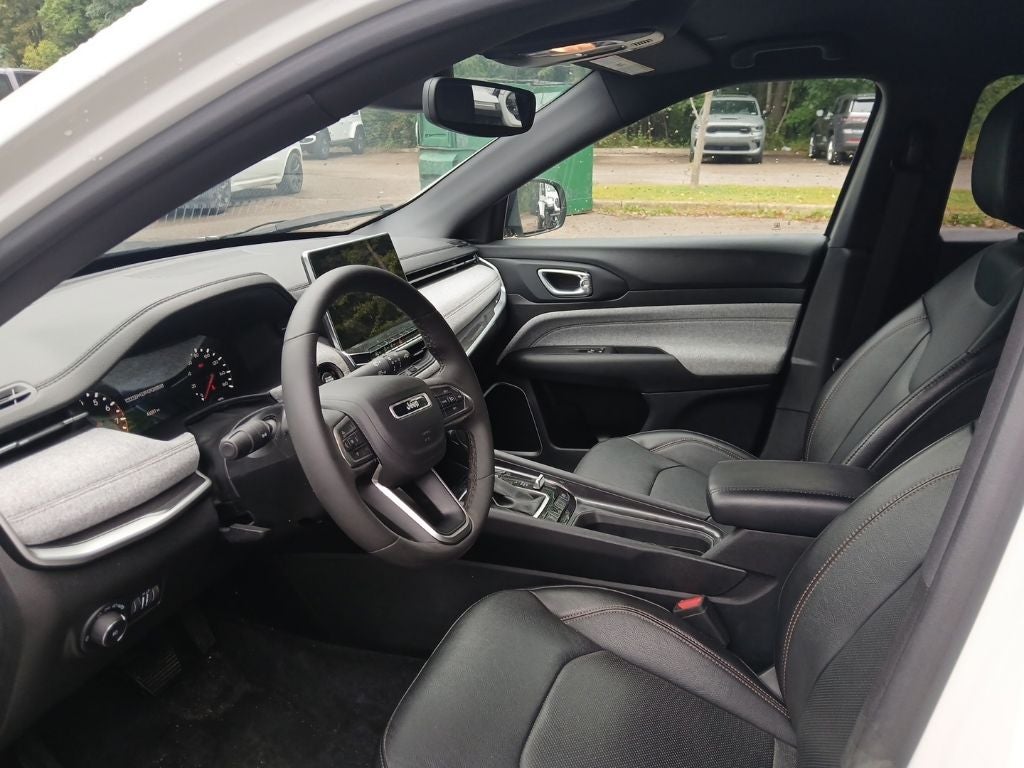 2023 Jeep Compass Latitude Lux FWD