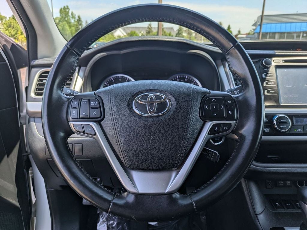 2017 Toyota Highlander SE