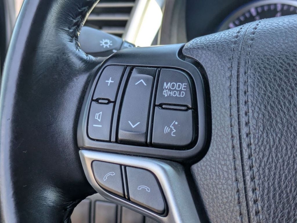 2017 Toyota Highlander SE