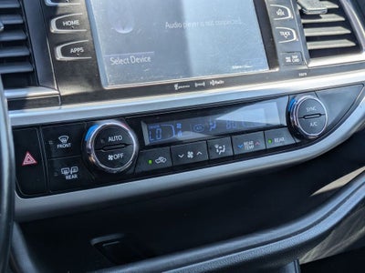 2017 Toyota Highlander SE