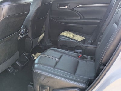 2017 Toyota Highlander SE