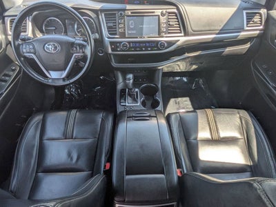 2017 Toyota Highlander SE