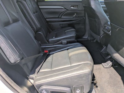 2017 Toyota Highlander SE