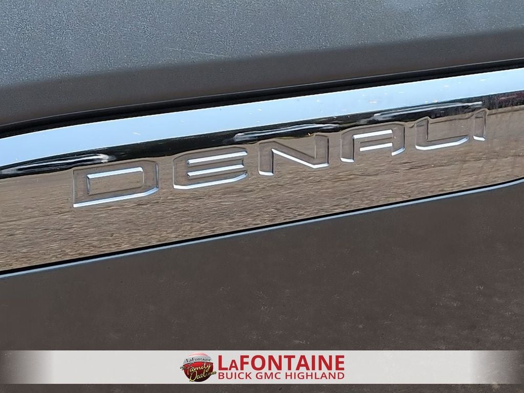 2023 GMC Acadia Denali