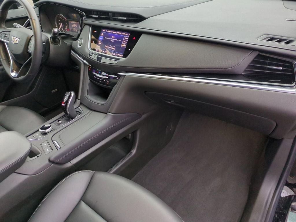2025 Cadillac XT6 Luxury