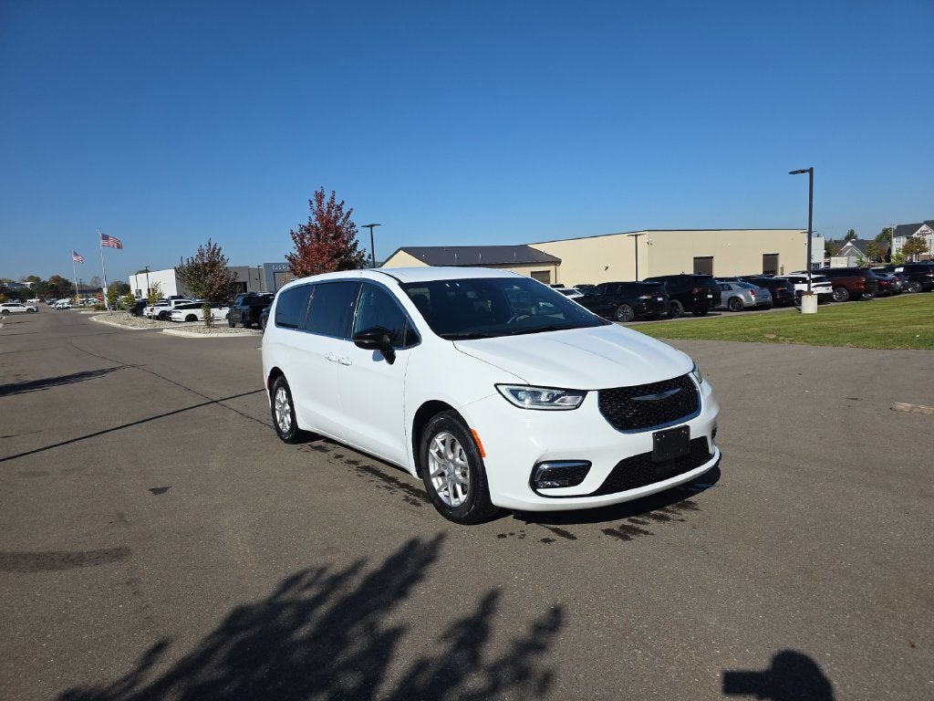 2025 Chrysler Pacifica Select