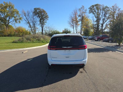 2025 Chrysler Pacifica Select