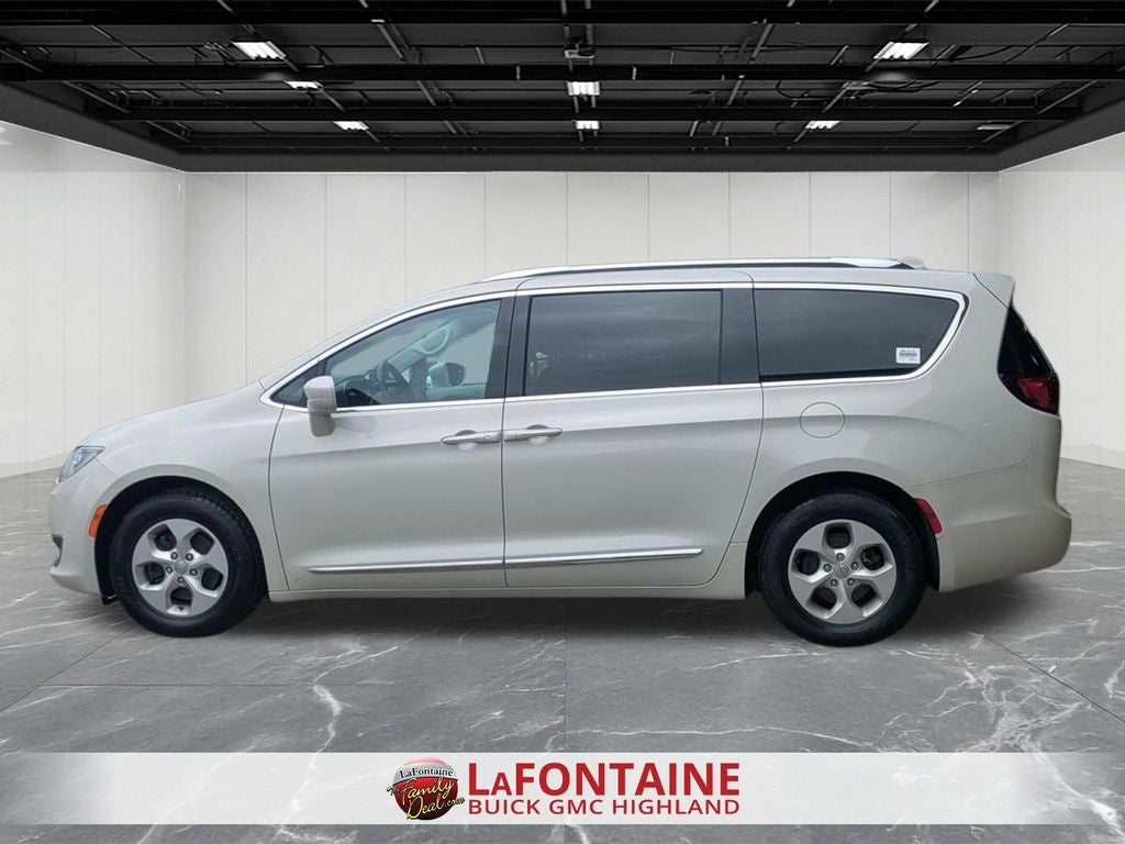 2017 Chrysler Pacifica Touring L Plus
