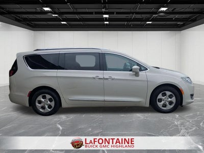 2017 Chrysler Pacifica Touring L Plus